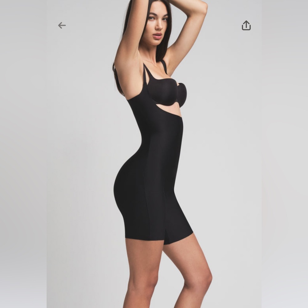 SKIMS NWT Butt Enhancing Open Bust Padded Bodysuit L